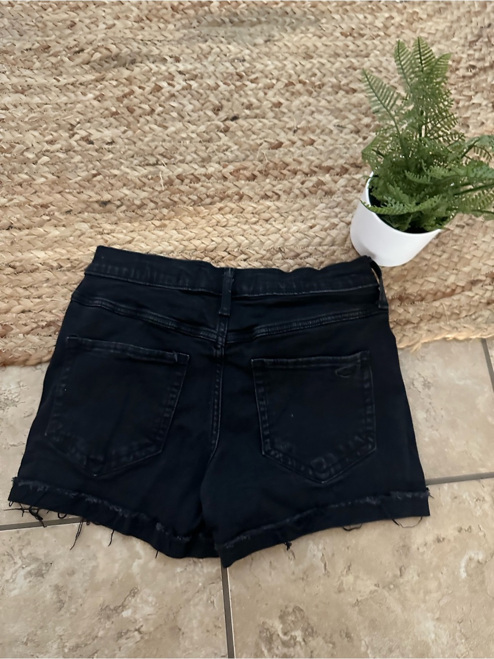 HIGH RISE BLACK SHORTS - Picture 3 of 6
